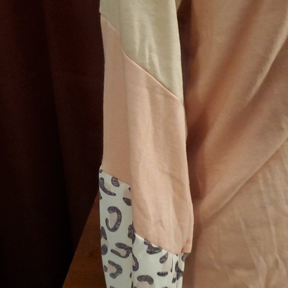 Great Colors combine in ablocking womens new tops - Picture 3 of 5